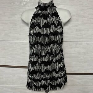 PTP 15"-19" NWOT Le Château Mock neck sleeveless top size small